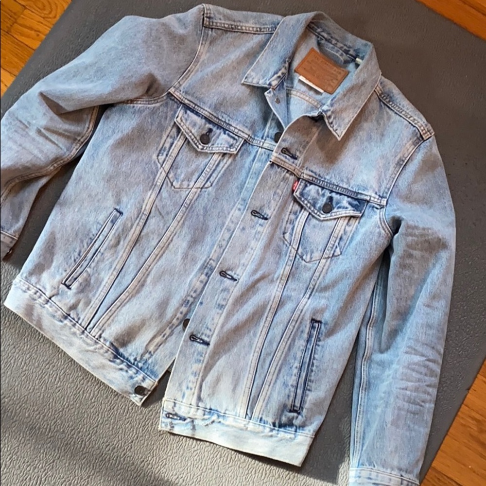 Levi’s Trucker jacket -large